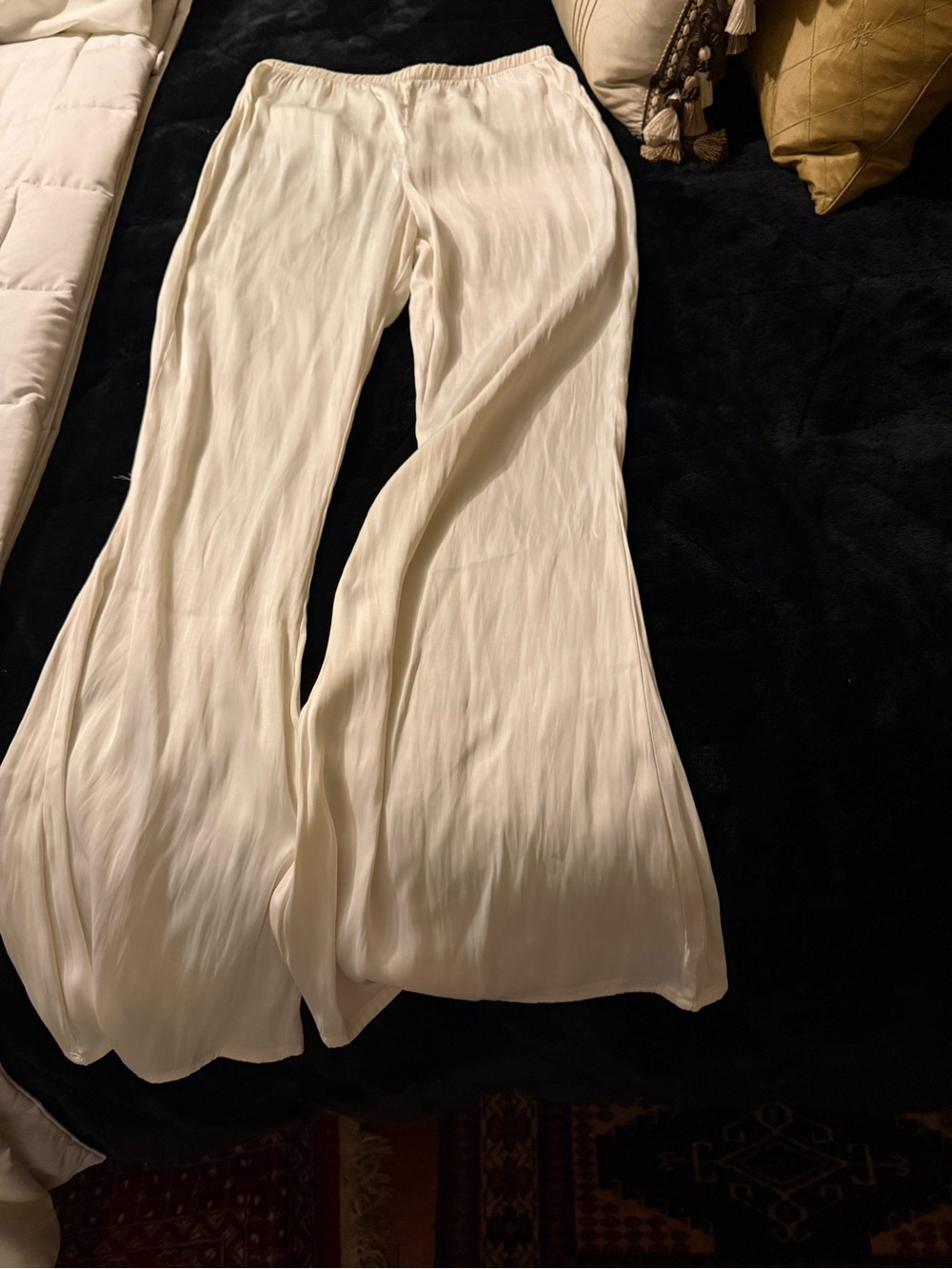 Ivory Wide-Leg Flowing Pants - XS (satin effect)